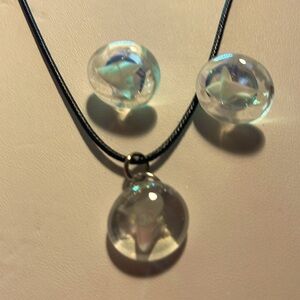 A necklace and earrings